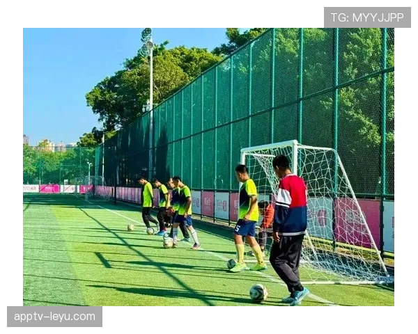 特奥现代边卫闪耀赛场，助力球队冲击荣誉新高峰