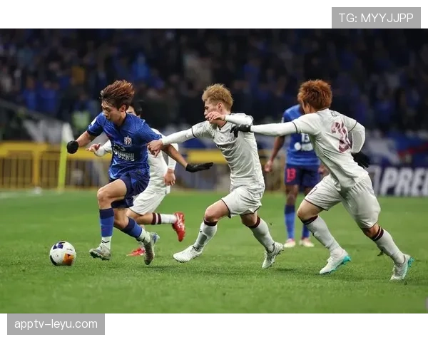 精彩对决回顾：足球全场集锦聚焦比赛高潮与关键瞬间