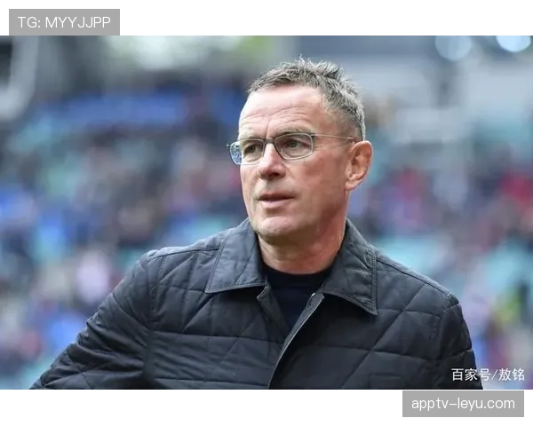 滕哈赫革新训练法显成效,曼联凝聚力与战术执行力双提升,状态回暖引关注 滕哈赫革新训练法显成效,曼联凝聚力与战术执行力双提升,状态回暖引关注