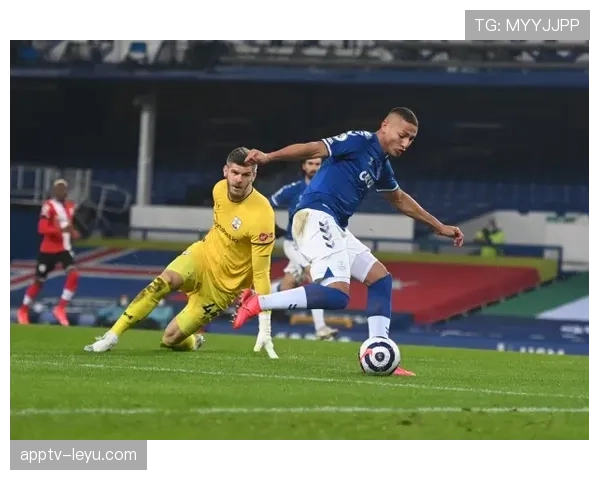 弗赖堡防守稳固延续强势表现，持续领跑积分榜引关注