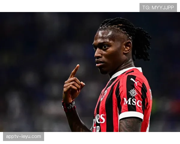 莱奥表现两极分化原因解析:战术适配与比赛影响力差异 莱奥表现两极分化原因解析:战术适配与比赛影响力差异